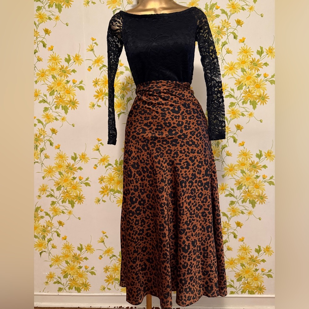 NEW Dress Forum Stylish Animal Print Midi Skirt size M - Picture 3 of 15